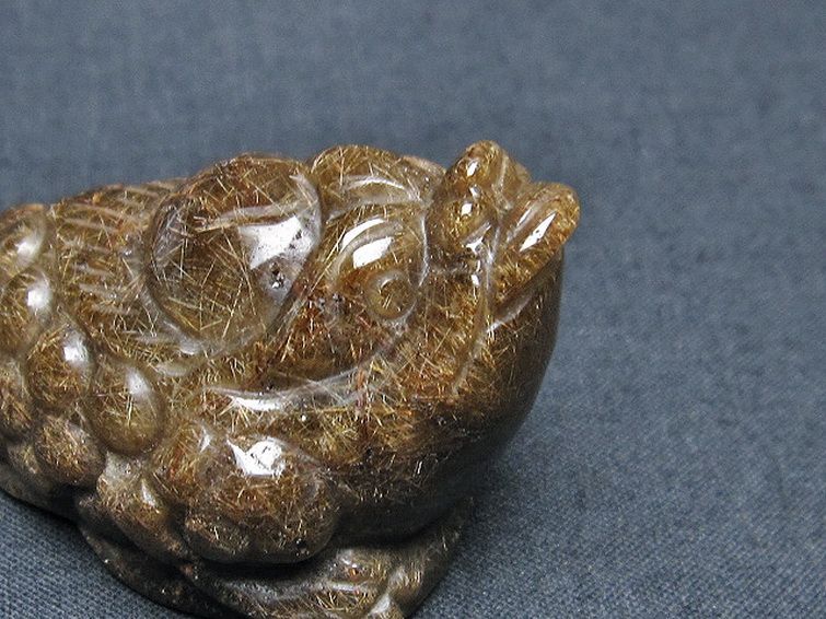 ルチルクォーツ（金針ルチル水晶） 金蟾 置物[T801-498] 2枚目