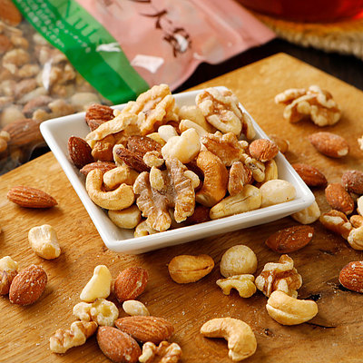 成城石井 ミックスナッツ 300gの商品画像