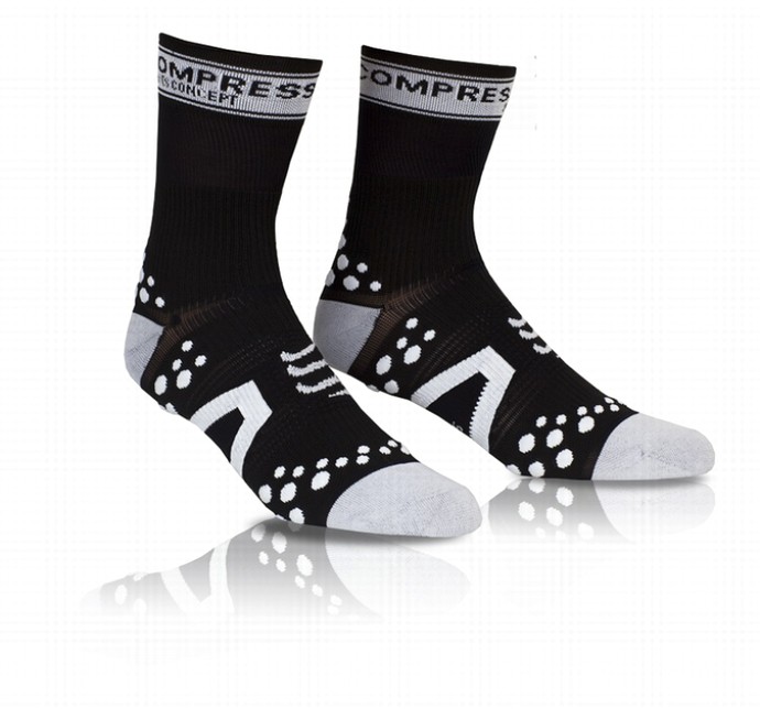 COMPRESSPORT Racing Socks V2 Bike( велоспорт носки ):Black White Dot