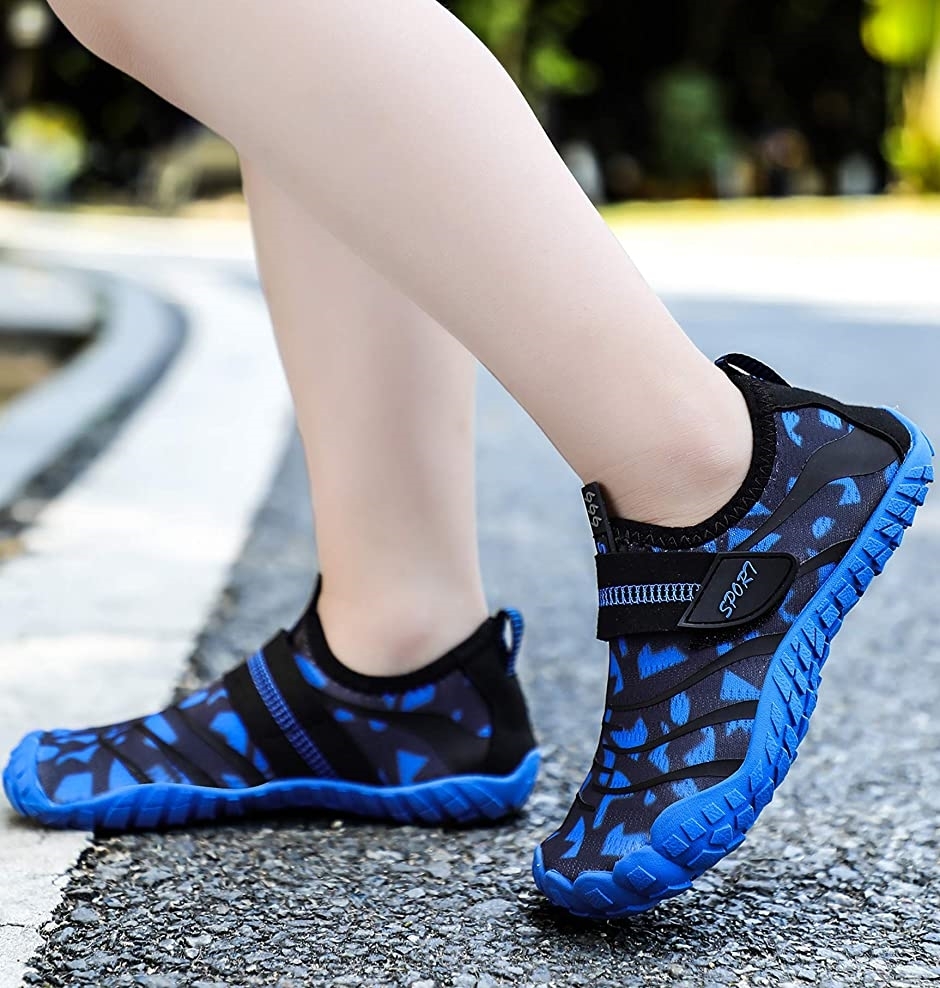 超ポイント祭 期間限定 キッズビーチシューズ ウォーターシューズ スポーツ 軽量 マリンシューズ ビーチサンダル