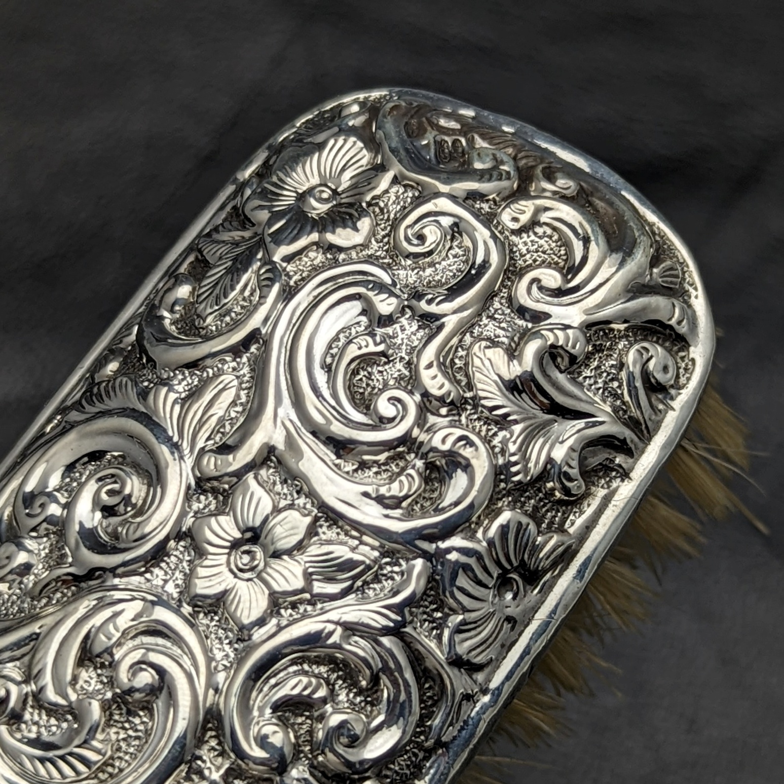 1897 year Britain antique comming off carving sculpture original silver made brush 