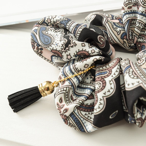 シュシュ 3個セツト 定番人気カラー♪シンプルなのでオフィスでもアフターやデート・お出かけにオススメです。大人っぽく見せてくれるシュシュです。