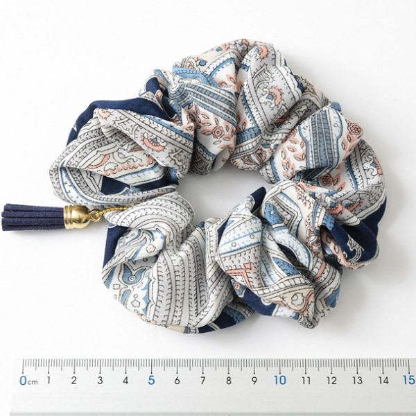 シュシュ 3個セツト 定番人気カラー♪シンプルなのでオフィスでもアフターやデート・お出かけにオススメです。大人っぽく見せてくれるシュシュです。