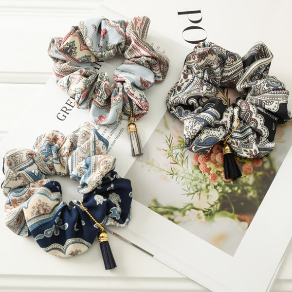 シュシュ 3個セツト 定番人気カラー♪シンプルなのでオフィスでもアフターやデート・お出かけにオススメです。大人っぽく見せてくれるシュシュです。