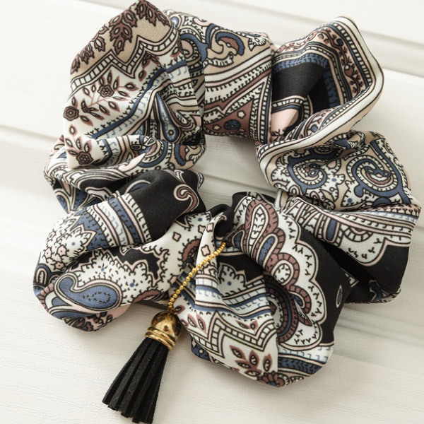 シュシュ 3個セツト 定番人気カラー♪シンプルなのでオフィスでもアフターやデート・お出かけにオススメです。大人っぽく見せてくれるシュシュです。