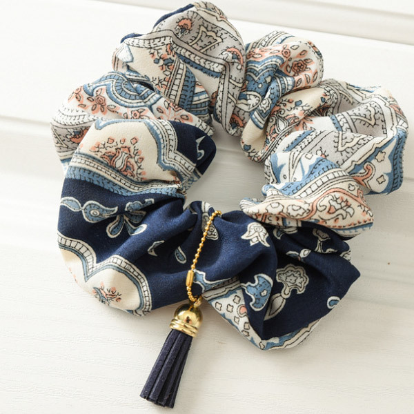 シュシュ 3個セツト 定番人気カラー♪シンプルなのでオフィスでもアフターやデート・お出かけにオススメです。大人っぽく見せてくれるシュシュです。