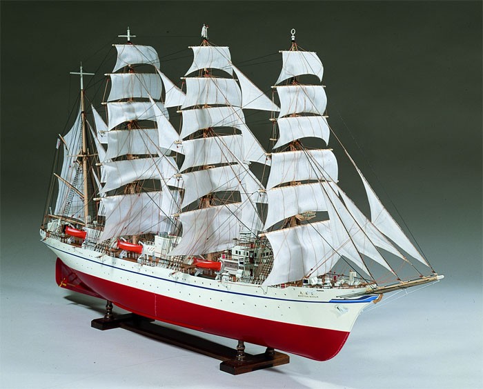 日本丸 （1/80スケール 木製模型）