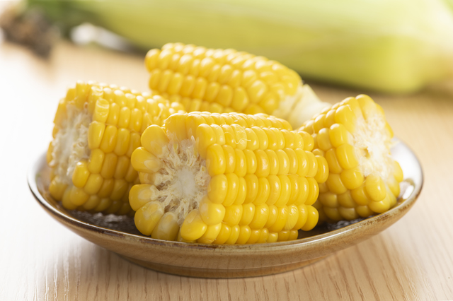  sweet corn 4 piece insertion ×5 sack cut axis attaching vacuum pack corn .. water . barbecue summer vegetable convenience . flight vegetable retort corn 