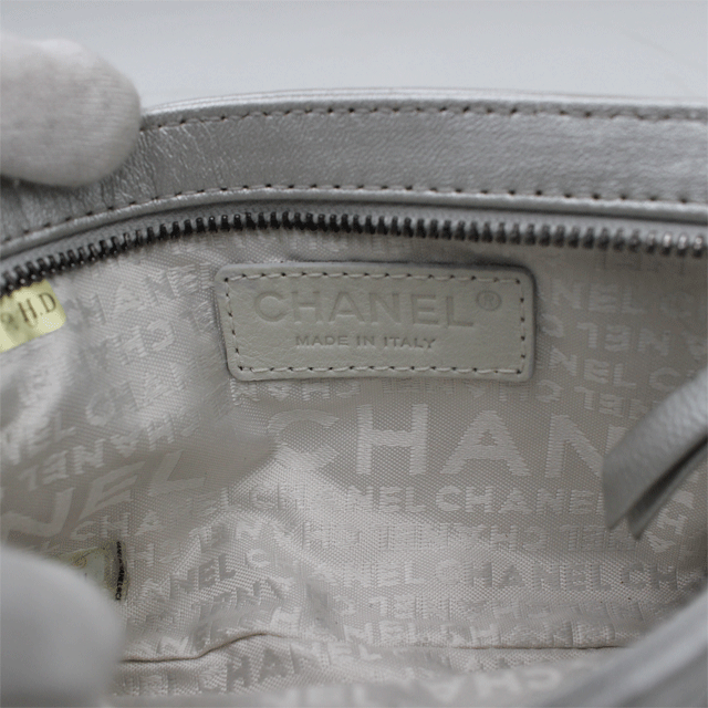 CHANEL] Chanel turtle rear chain bag silver metallic A23715 Y01260