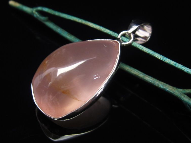 ミルキークォーツ ピンク  ペンダント 