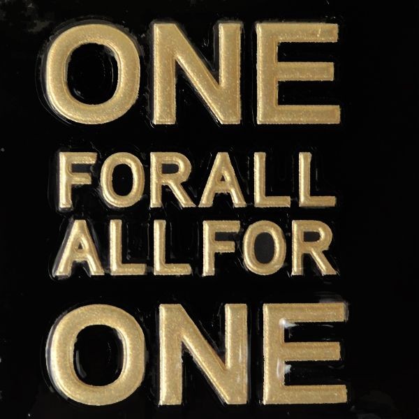  знак лакировка наклейка MOJI [ONE FOR ALL ALL FOR ONE золотой ]