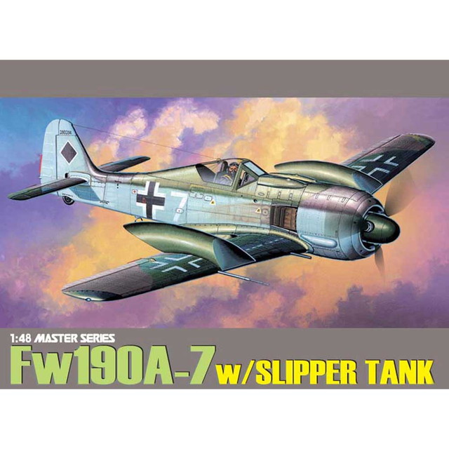 ドラゴンモデルズ WW.II ドイツ空軍 Fw190 A-7 スリッパタンク装備（1/48スケール DR5545） ミリタリー模型の商品画像