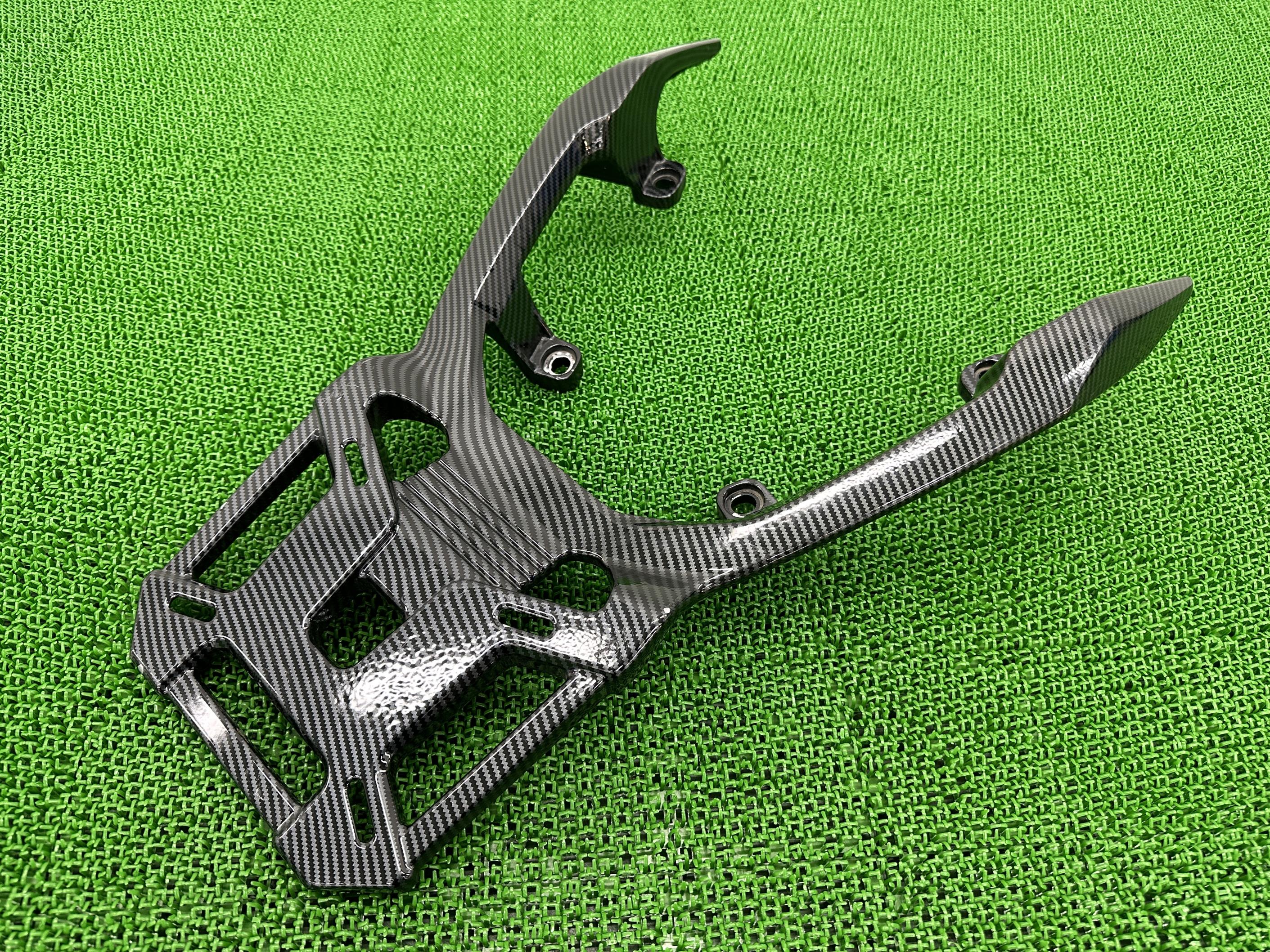 ADV150 задний багажник неоригинальный б/у мотоцикл детали KF38 поручень задний подставка кузов под карбон плёнка custom koke царапина нет 