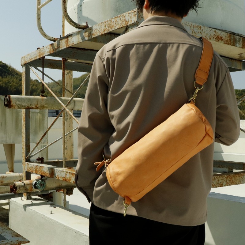 Butler Verner Sails 馬革ロールショルダー  バトラーバーナーセイルズ バッグ 鞄 BAG 本革 ギフト プレゼント 肩掛け ボディバッグ 通勤 通学 日本製 upper-gate_ja-1059_1