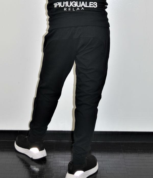 ウノピュウウノウグァーレトレ　リラックス（1PIU1UGUALE3 RELAX）MICKEY デザイン ジョガーパンツ(ブラック)ミッキー ディズニー Disney スウェットパンツ 部屋着 ルームウェア 1PIU1UGUALE3 RELAX ウノピゥウノウグァーレトレ リラックス MICKEY