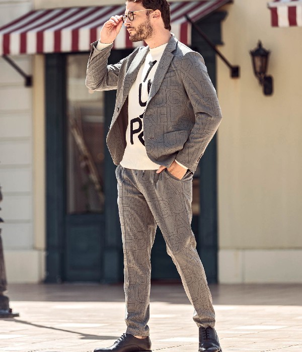 1PIU1UGUALE3 RELAX SALE セール ウノピゥウノウグァーレトレ 総柄ロゴ