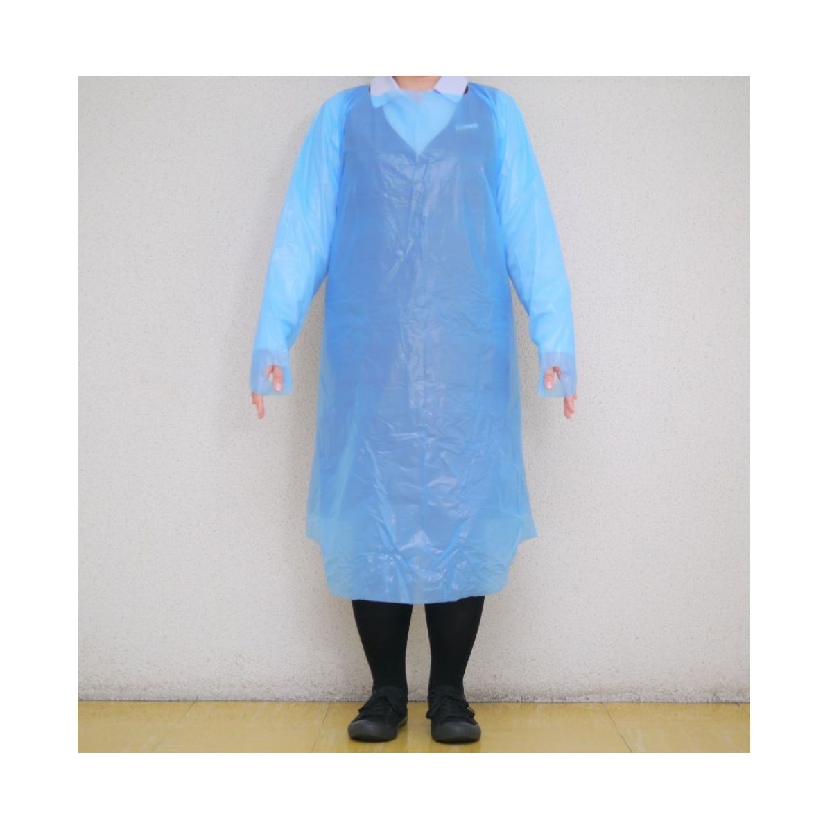  disposable feeling . measures put on man and woman use plastic gown blue sleeve attaching finger pulling out type APY-FB 1 case 200 sheets entering vinyl apron nursing cooking food processing 