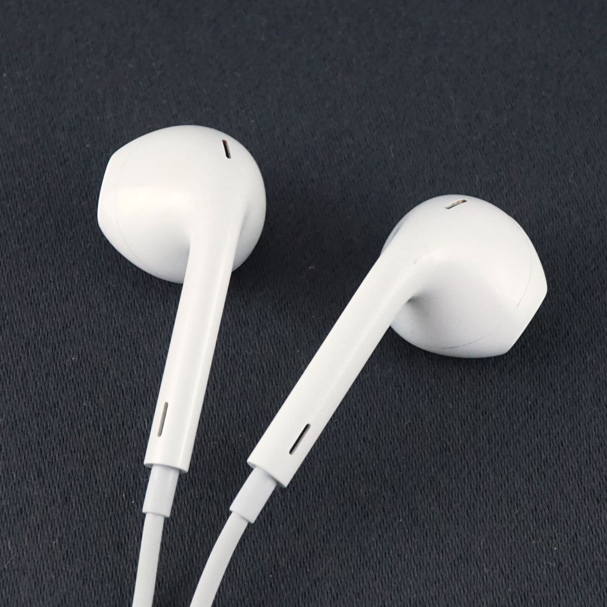 Apple EarPods with 3.5mm Headphone Plug original earphone USED beautiful goods Apple iPhone working properly goods used X2240