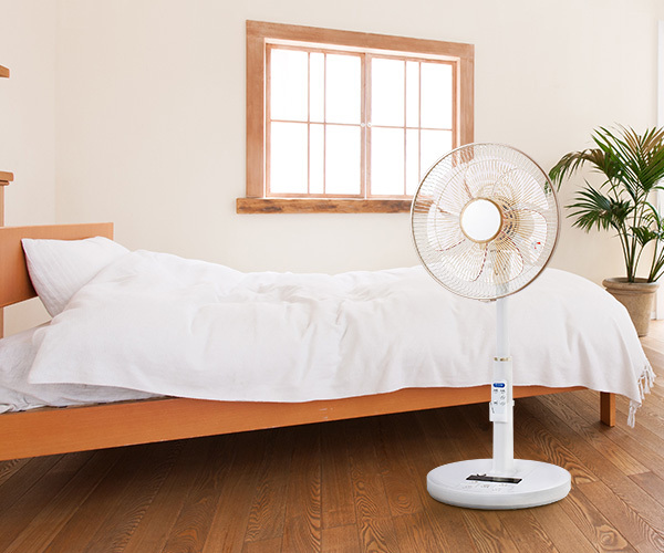 希少♦️ヴィンテージ♦️蝶♦️ホワイト コンパクト ドレッサー♦️バタフライ♦️送料込 希少♦️ヴィンテージ♦️蝶♦️ホワイト コンパクト ドレッサー