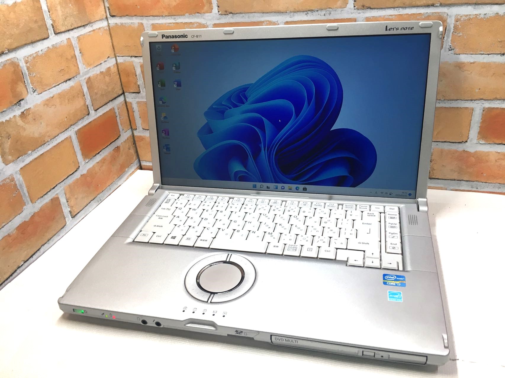 Panasonic Let’s note B11 シルバー ［CF-B11TWCCS］ 2013年1月発表 法人向け春モデル Let’s note Let's note B Windowsノートの商品画像