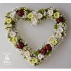 赤いリンゴ　白と淡い緑のバラ　プリザーブドフラワーのハートリース　ギフト プレゼント　誕生日　結婚祝い　ホワイトデー　バレンタインデー