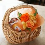 【送料込】『ピクニック』プリザーブドフラワーのミニブーケ&和歌山産フルーツの焼き菓子in手提げバスケット(オレンジ)【花とスイーツギフト】母の日