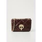 ヴァネッサ ブリューノ ショルダー