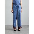 ヴァネッサ ブリューノ カジュアル