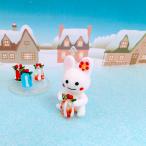 ガラス細工　ウサギとギフトボックス（赤）ミニチュア　雑貨　置物　小物　クリスマス