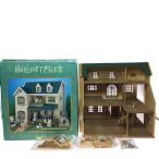 ** Sylvanian Families зеленый. .. ... более того дом коробка повреждение есть продается отдельно. принадлежности иметь немного царапина . загрязнения есть 