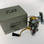 DAIWA Daiwa 00057046 18FREAMS LT2000S заметная царапина . загрязнения нет 