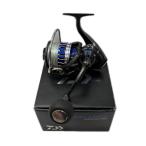 DAIWA Daiwa вращающийся катушка 15 saltiga 5000H 059557 царапина . загрязнения есть 