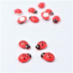 テントウムシ　ウッドチャーム【4個入り】【横約9ｍｍｘ縦約13ｍｍ】シール付きテントウ虫　アクセサリーパーツ　手芸材料
