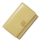 (未使用 展示品)ロエベ LOEWE パファー アナグラム バーティカル ウォレット スモール 三つ折り財布 ラムスキン レザー ダークバター イエロー 黄 C821S33X06