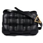 （未使用　展示品）BOTTEGA VENETA ボッテガヴェネタ 591970 パデッド カセット ラムスキン ブラック ショルダーバッグ 斜め掛け レザー ゴールド金具