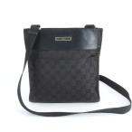 グッチ GGキャンバス 27639 レザー ショルダーバッグ 斜め掛け メッセンジャー 通勤 ブラック 黒 メンズ レディース EWM DP29-1