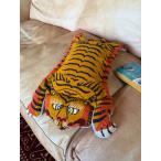 ポストジェネラル　チベタンタイガー　充電式　湯たんぽ＆クッション　（イエロー）　コンセントで15分充電するだけで使える！