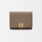 ショッピングロエベ ロエベ LOEWE 2025秋冬レディース アナグラム トライフォールド ウォレット 財布（ペブルグレインカーフ）【トープ 】【送料無料】【正規品】