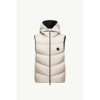 2025/26秋冬 MONCLER モンクレール メンズGUERSAC VEST WITH HOOD AND DIAGONAL QUILTINGダウンベスト【Grigio Ghiaccio 】【送料無料】【正規品】