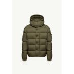 2025/26秋冬 MONCLER モンクレール メンズMAYA 70 SHORT DOWN JACKET WITH HOODダウンジャケット【Verde Oliva 】【送料無料】【正規品】