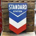 コレクティブルメタルサイン ＜CHEVRON STANDARD STATION SIGN シェブロン スタンダードステーションサイ