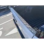 ショッピング新型 【MDF】新型トライトン　リアゲートエッジガード（ブラックアルマイト）