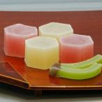  сухие кондитерские изделия .. японские сладости .. бобовая пастила . белый черепаха . сосна лист . поэтому брак обручальный подарок праздник большой .