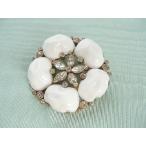 ★アンティーク/コスチュームジュエリーブローチ■ジョマツデザイン　ホワイトとラインストーンのボリュームブローチ