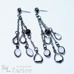 クリア＆ミルキーホワイトビーズアレンジ揺れるティアドロップチェーンチャーム ブラックコーティングレディーススタッドピアス