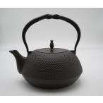 砺波商店 鉄瓶 平形アラレ模様 (ひねりづる・茶色) 日本製 南部鉄器 IH対応 直火対応
