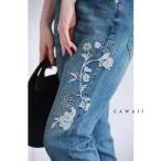 SからM対応 ラインストーンと刺繍の花を添えたデニムパンツ