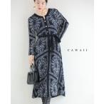 予約：4月1日〜4月15日前後の出荷予定 Sから3L対応 黒 伸びやかに揺らめくスカーフ柄ロングワンピース リボンベルト付き