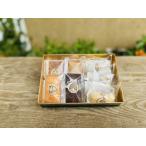  шт упаковка жарение кондитерские изделия финансье печенье набор внутри праздник .. новогоднее поздравление подарок по случаю конца года . средний изначальный ответ рука земля производство подарок модный работа место ..