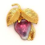 ヴィンテージ　ストロベリーモチーフ　バイカラー　ブローチ　NAPIER Vintage brooch